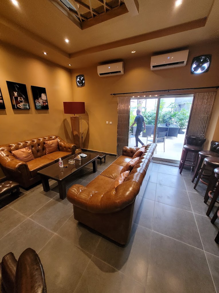 Champagne Lounge Bar Restaurant 2
