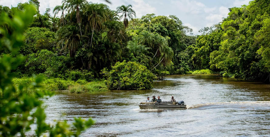 Destionation Congo Filming-safari-on-the-Congo-River