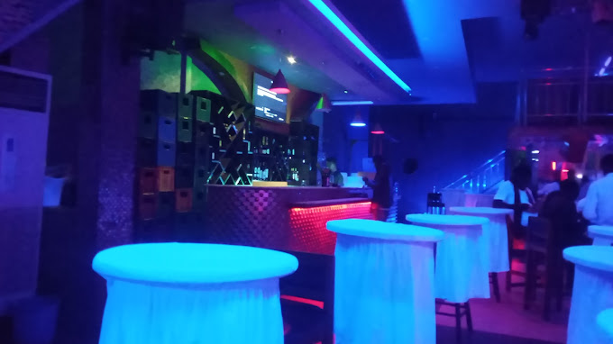 Kiss Club 4
