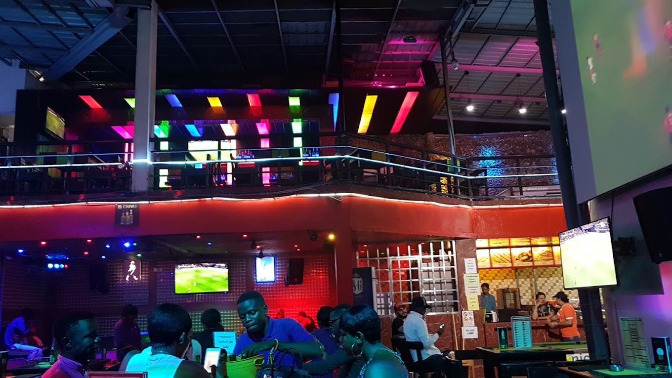 Lounge Bar CARRÉ club 5